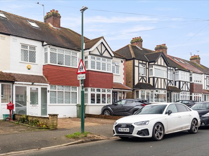 Studio Flat, Chatsworth Road, SM3