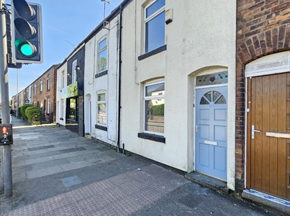 2 Bed Terraced House, Manchester Old Road, M24