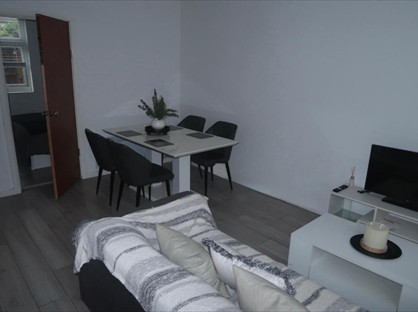 1 Bed Flat, Bow Lane, N12