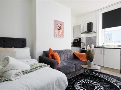 Studio Flat, Queensgate, HD1