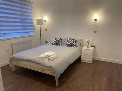 1 Bed Flat, Temple Square, HP20
