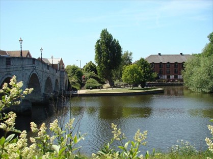 Studio Flat, Bridge Road, KT16