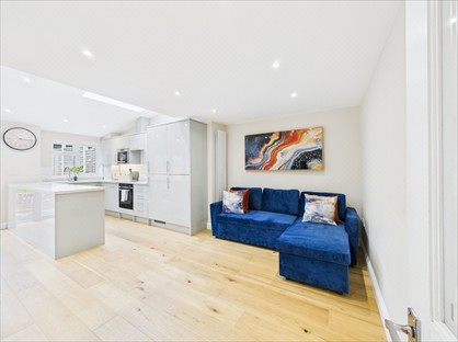 5 Bed Semi-Detached House, Upper Park Street, GL52