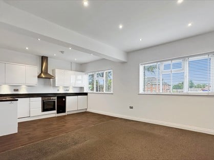 2 Bed Flat, Ashton Lane, M33