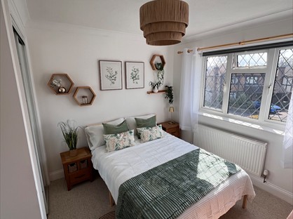 Room in a Shared House, Bow Field, RG27