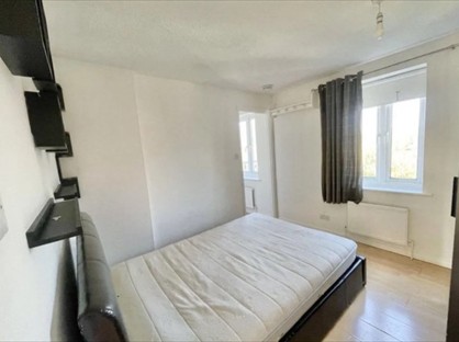 Room in a Shared House, Garnet Walk, E6