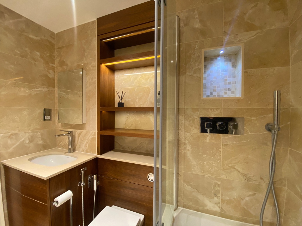 Additional image 4 of 2 Bed Flat, Bridge Place, SW1V, N1 7GU