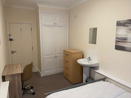 Room in a Shared Flat, Golders Green Road, NW11