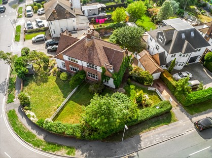 4 Bed Semi-Detached House, Newgatestreet Road, EN7