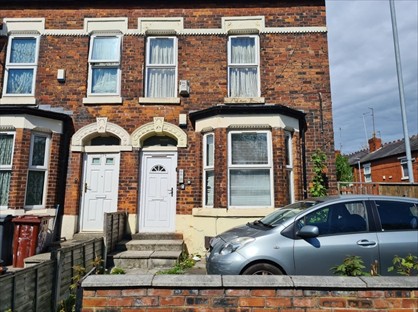 Studio Flat, Crescent Road, M8