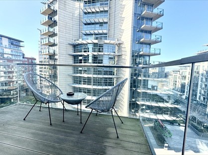 3 Bed Flat, Meridian House, SW18