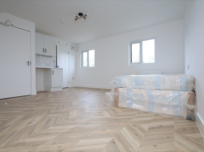 Studio Flat, Walton Bridge Road, TW17