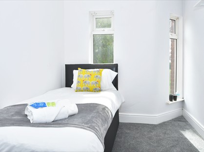 Room in a Shared House, Nile Street, CW2