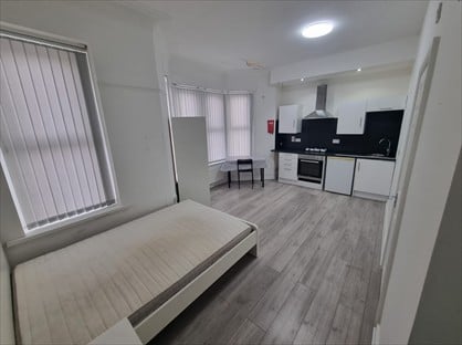Studio Flat, Newport Road, CF24