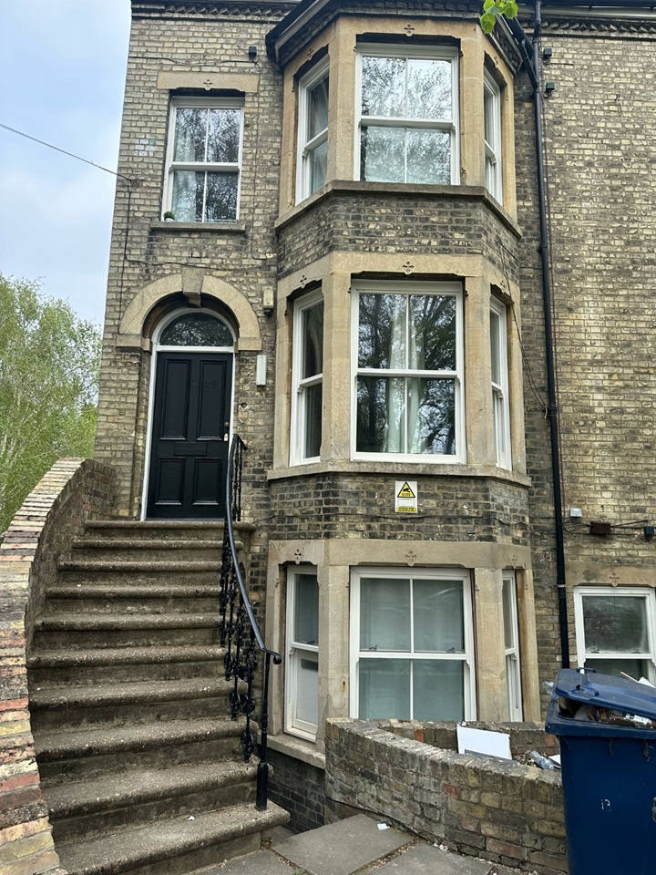 1 Bed Flat, Carlyle Road, CB4 photo 2