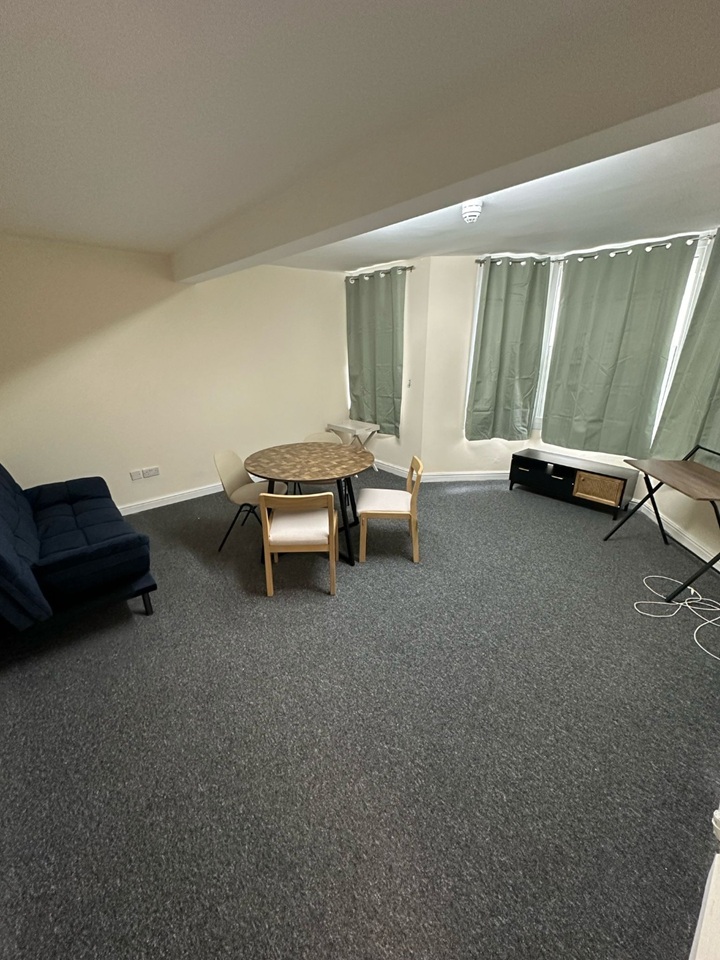 1 Bed Flat, Carlyle Road, CB4