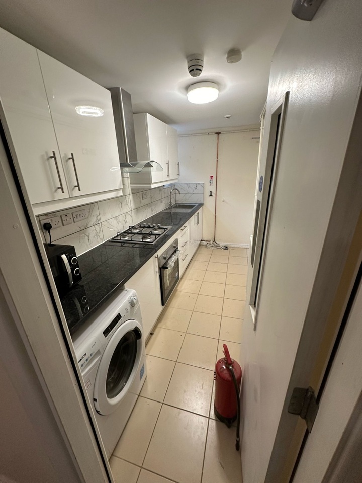 1 Bed Flat, Carlyle Road, CB4 photo 4