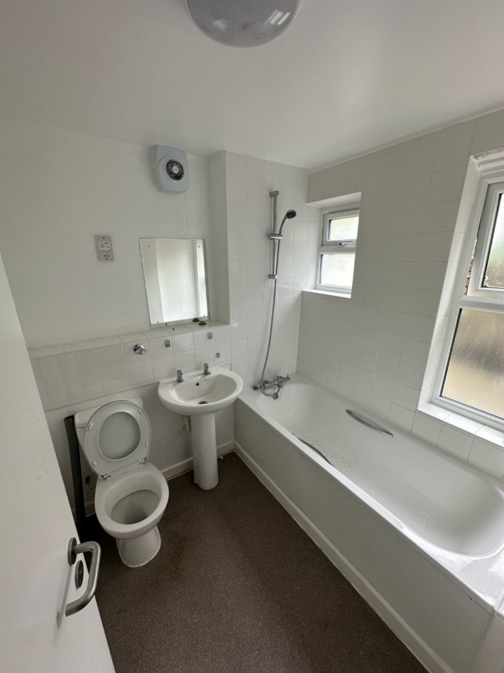 1 Bed Flat, Carlyle Road, CB4 photo 5