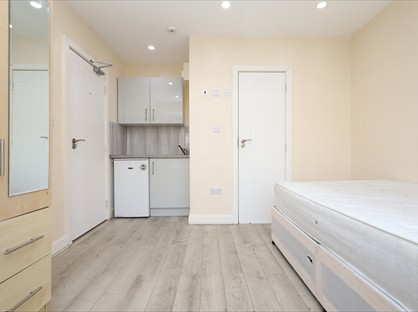 Studio Flat, Arkindale Road, SE6