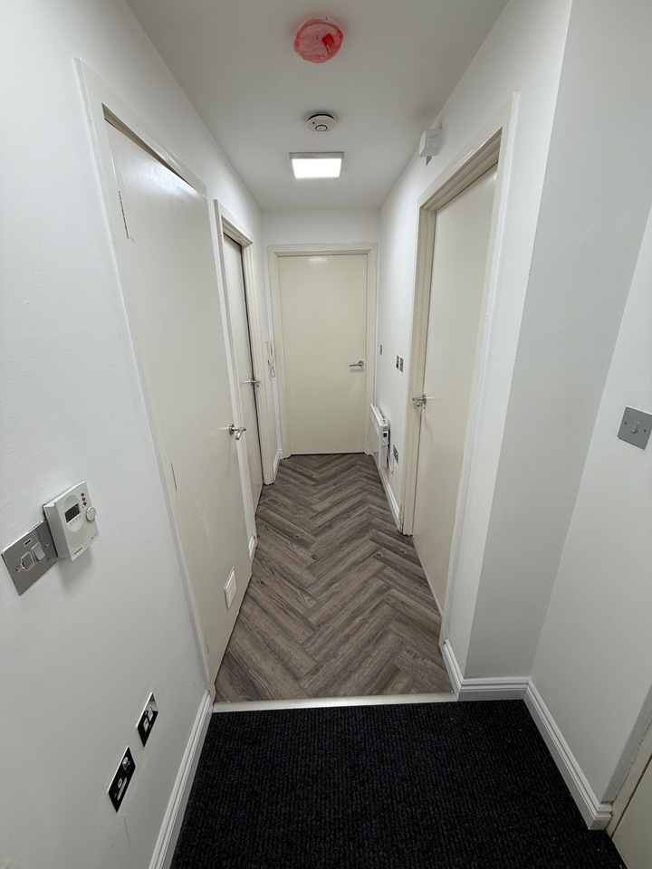 1 Bed Flat, Parkside, B1 photo 4