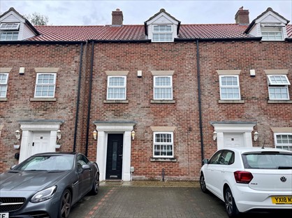 3 Bed Terraced House, Flemingate Court, HU17