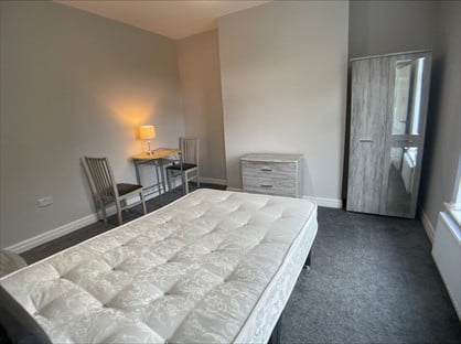 Room in a Shared House, North Road, WA10