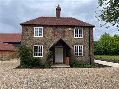 5 Bed Detached House, New Pond Road, GU3