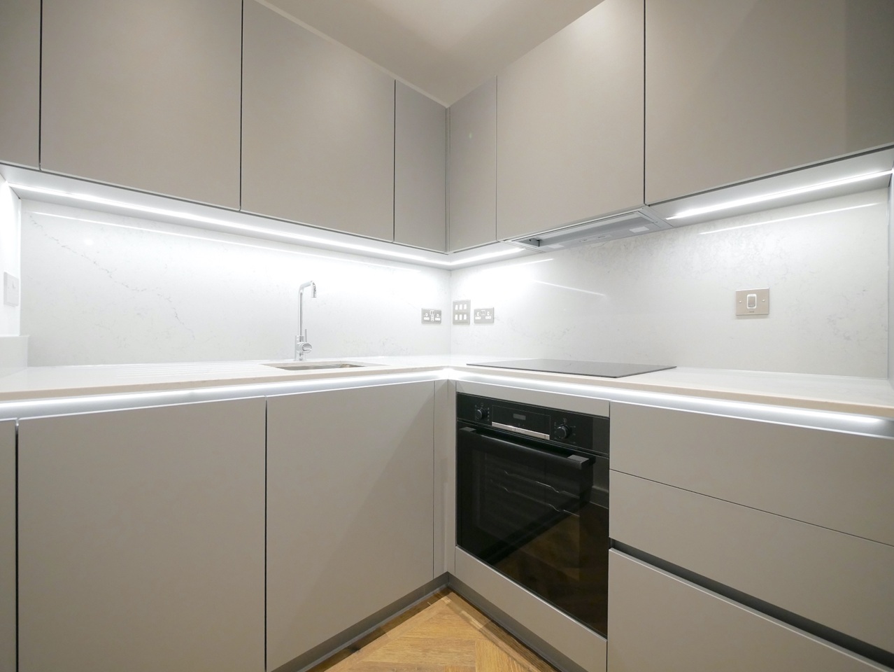 1 Bed Flat, Mile Walk, NW6 photo 2