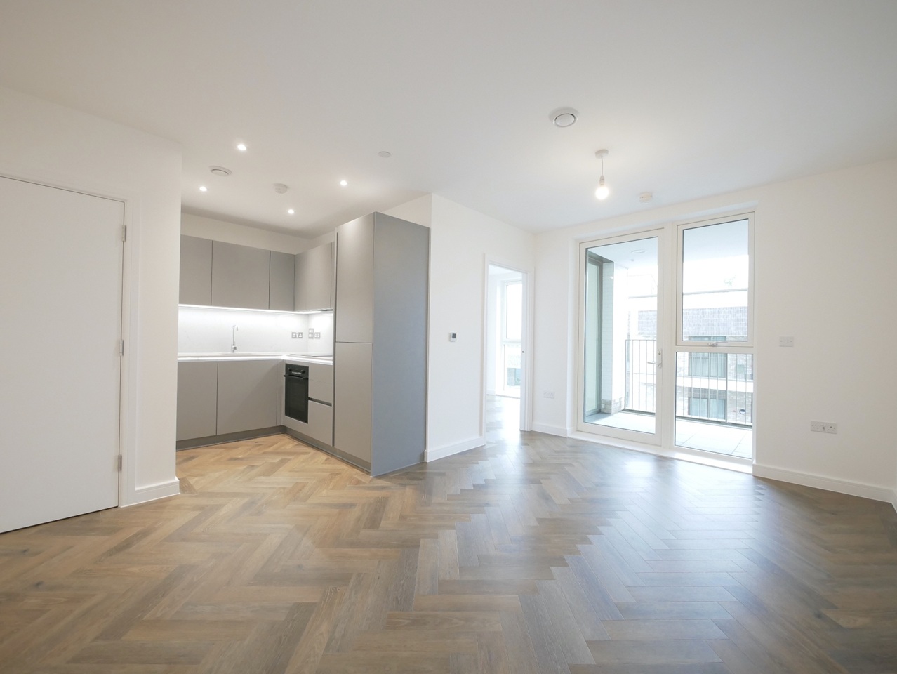 1 Bed Flat, Mile Walk, NW6 photo 3