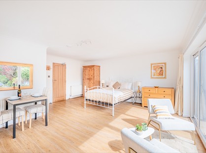 Studio Flat, Eastbourne Road, BA14