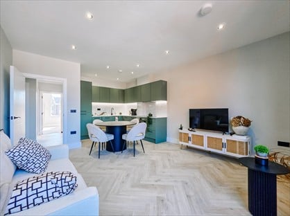 2 Bed Flat, Nya House, KT13