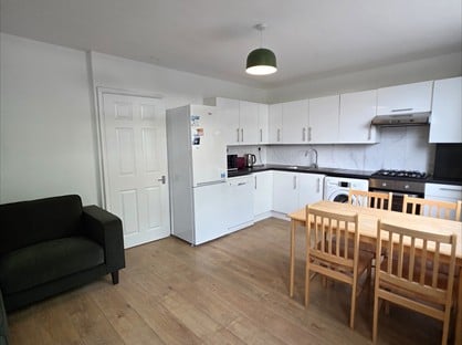 5 Bed Flat, Deeley Road, SW8