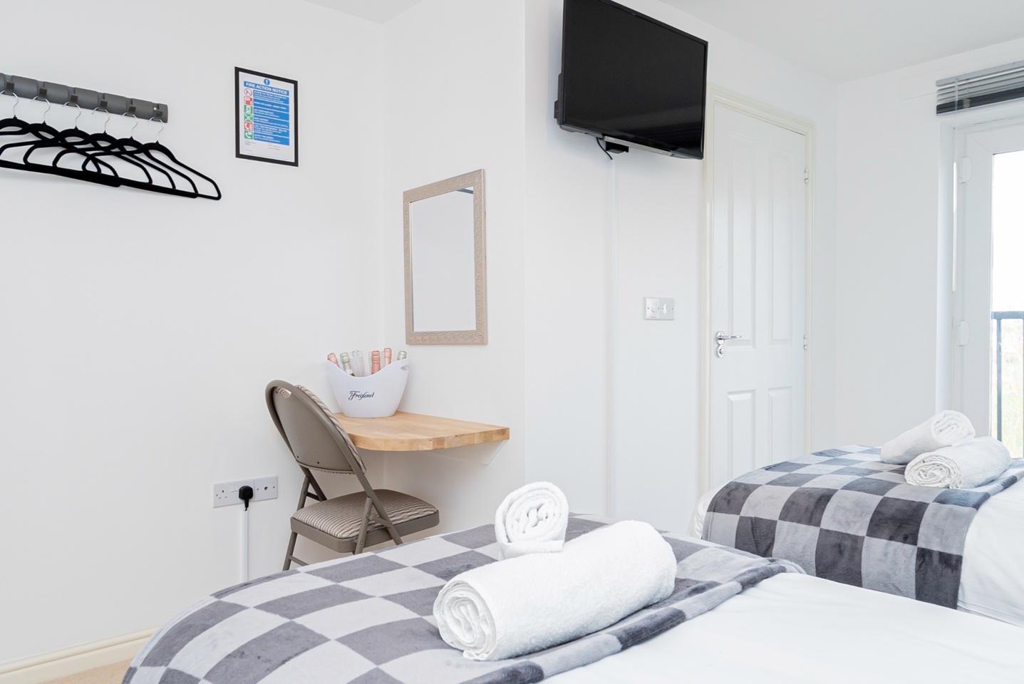 Additional image 8 of 4 Bed Semi-Detached House, Regis Park Road, RG6, N1 7GU