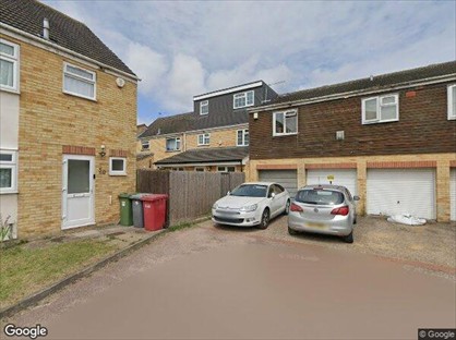 5 Bed Semi-Detached House, Rochfords, SL2