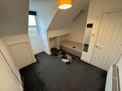 Room in a Shared House, Stanningley Road, LS12