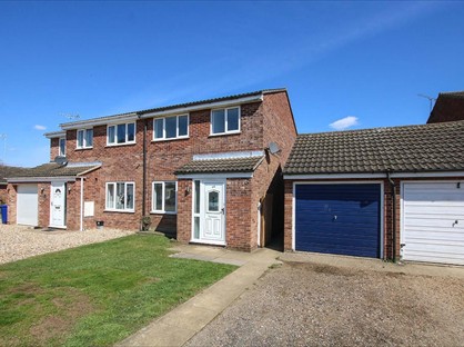 3 Bed Semi-Detached House, Magnolia Close, IP28