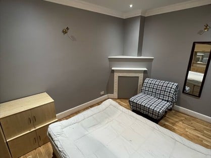 Room in a Shared House, Ellesmere Road, W4