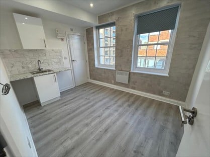 Studio Flat, London, SW1V