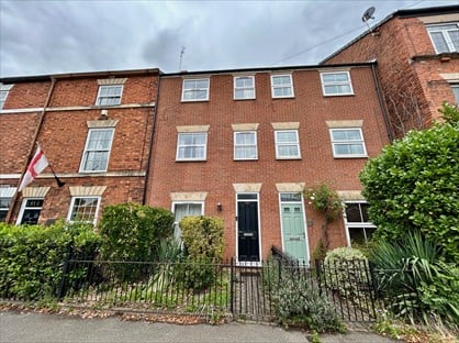 4 Bed Terraced House, North Parade, NG31