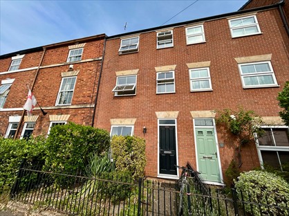 4 Bed Terraced House, North Parade, NG31
