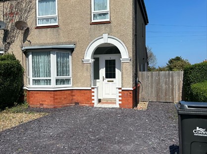3 Bed Semi-Detached House, Llwyn Morfa, LL22