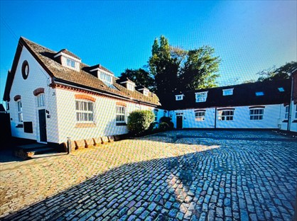 1 Bed Flat, Grattons Drive, RH10