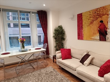 2 Bed Flat, Gilbert Street, W1K