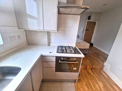 Studio Flat, Balham High Road, SW12