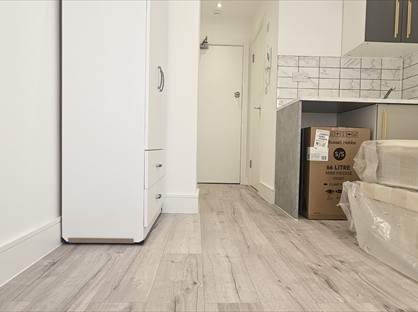 Studio Flat, Brookfield Lane East, EN8
