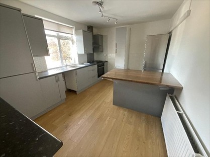 3 Bed Flat, High St, SL0