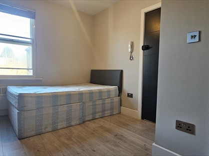 Studio Flat, Faggs Road, TW14
