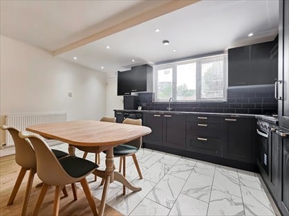 5 Bed Terraced House, Meadow Close, EN5