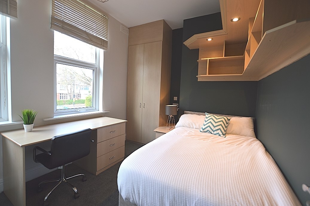3 Bed Flat, Otley Road, LS16 photo 3