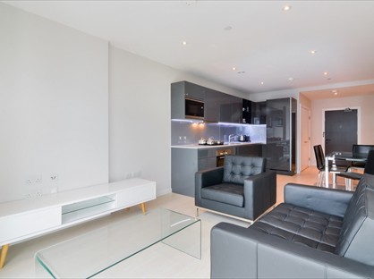 1 Bed Flat, Glasshouse Gardens, E20